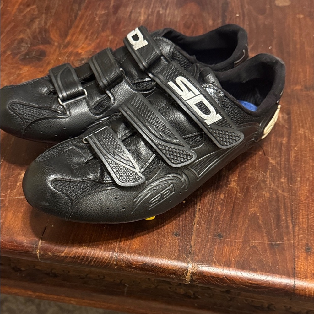 Men’s Sidi Millennium III Carbon w/ Peloton clips and Shimano pedals